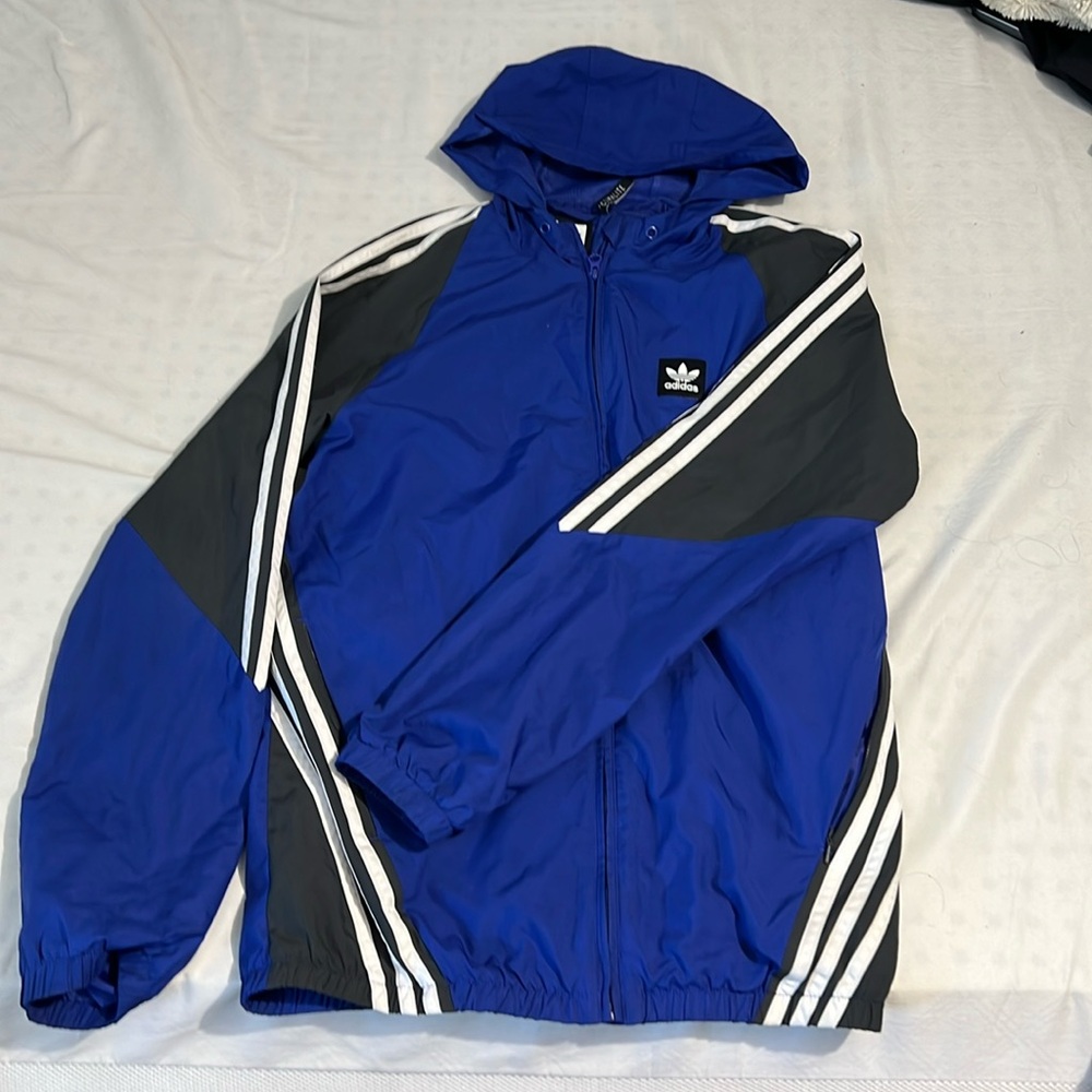 Cool adidas windbreaker in perfect condition.